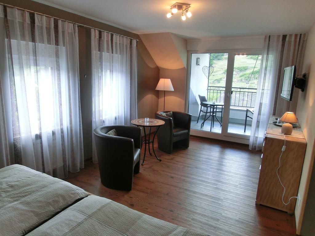 Burg  Ferienweingut Hirschen Schulstrasse B&B 객실 사진