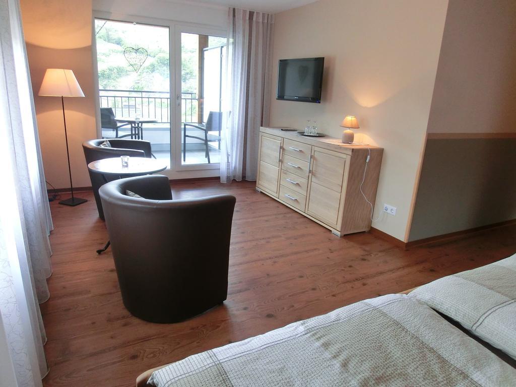 Burg  Ferienweingut Hirschen Schulstrasse B&B 객실 사진