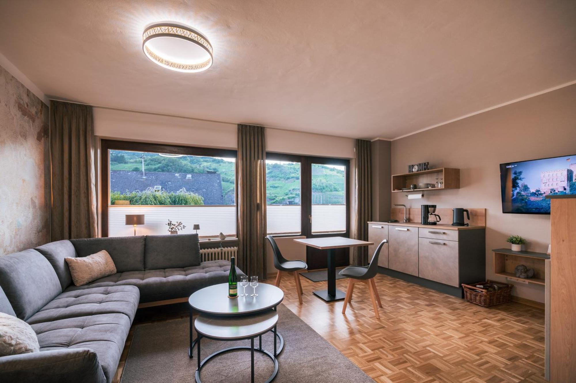 Burg  Ferienweingut Hirschen Schulstrasse B&B 외부 사진