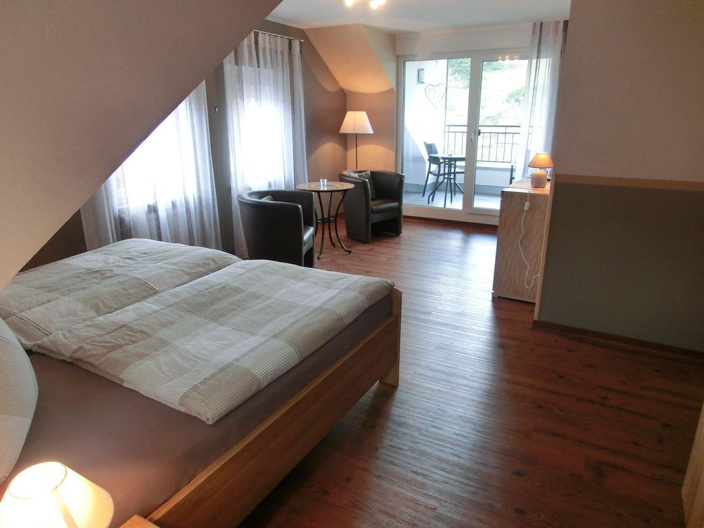 Burg  Ferienweingut Hirschen Schulstrasse B&B 객실 사진