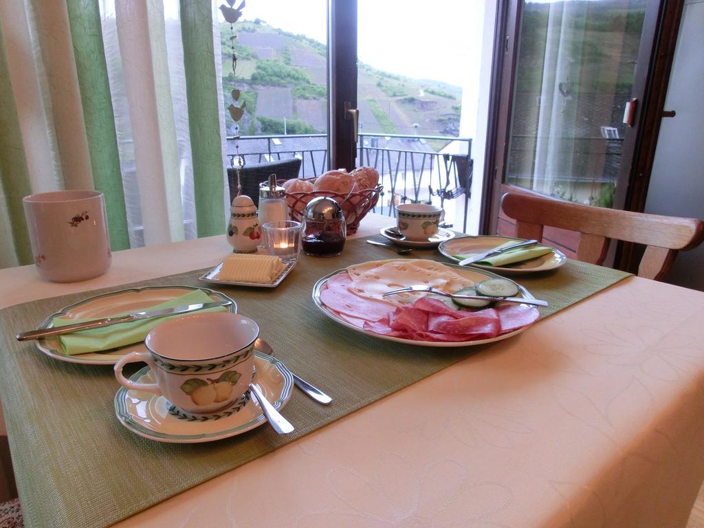 Burg  Ferienweingut Hirschen Schulstrasse B&B 객실 사진