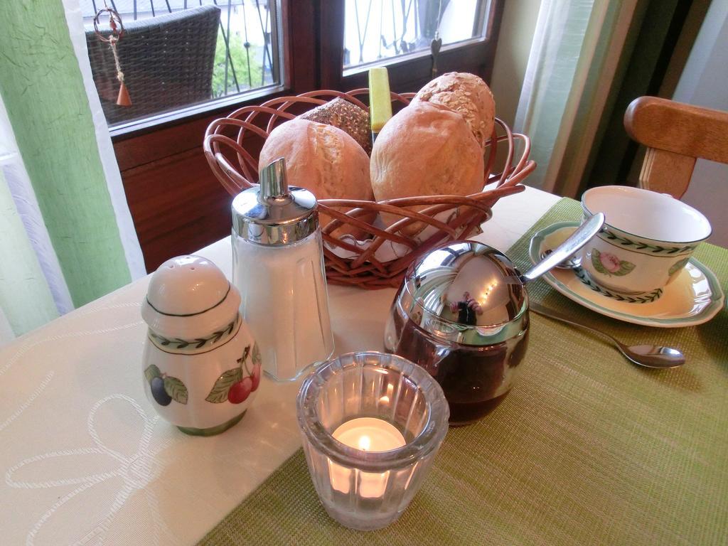 Burg  Ferienweingut Hirschen Schulstrasse B&B 객실 사진